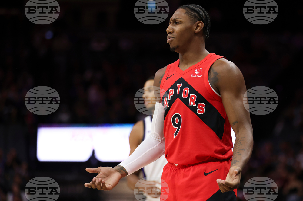 Крилото на Торонто Раптърс Ар Джей Барет ще пропусне още мачове от НБА заради травма на коляното