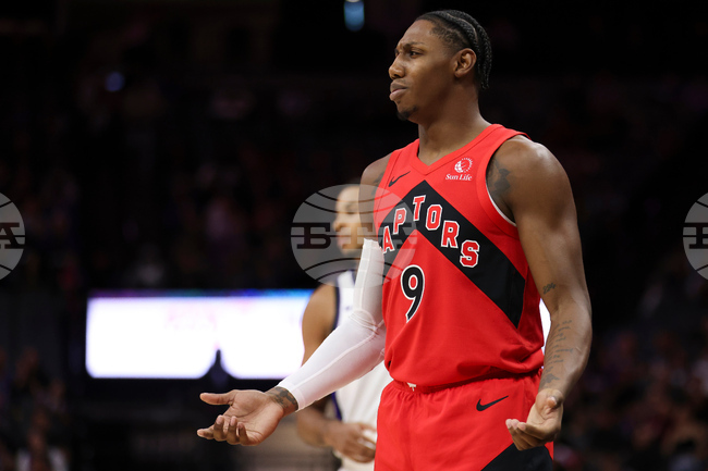 Крилото на Торонто Раптърс Ар Джей Барет ще пропусне още мачове от НБА заради травма на коляното