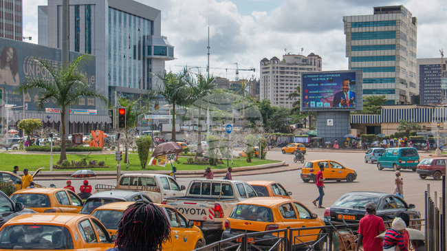 На 92-годишна възраст Пол Бия положи за осми път клетва като президент на Камерун