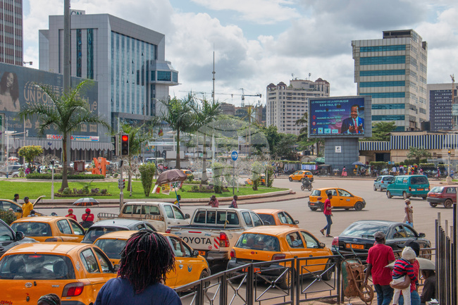 На 92-годишна възраст Пол Бия положи за осми път клетва като президент на Камерун