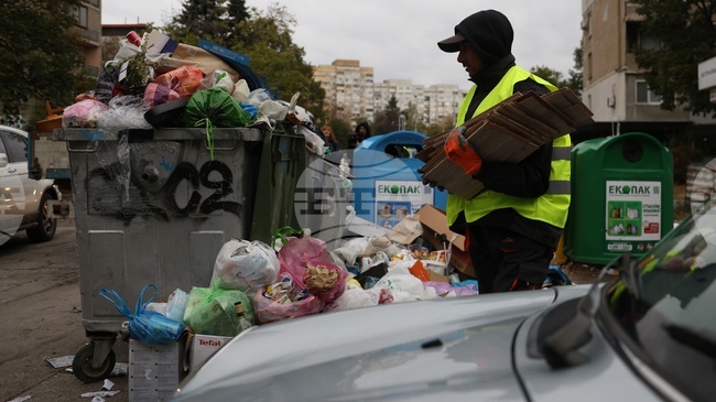Жалби в КЗК спират подписването на договор за почистването на районите „Илинден“, „Надежда“ и „Сердика“ в София