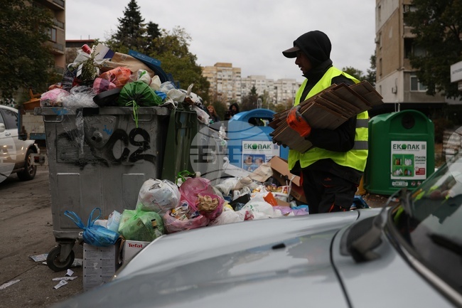 Жалби в КЗК спират подписването на договор за почистването на районите „Илинден“, „Надежда“ и „Сердика“ в София