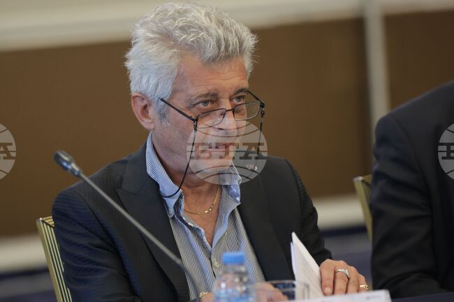 Обмяната на левове в евро в пощенските станции няма да става анонимно независимо от размера на сумата, посочи ръководителят на отдел "Сигурност" в "Български пощи"