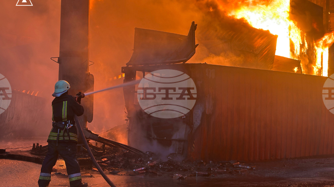 Взривове отекват в Одеса; градът е атакуван от дронове, съобщиха местни канали в "Телеграм"