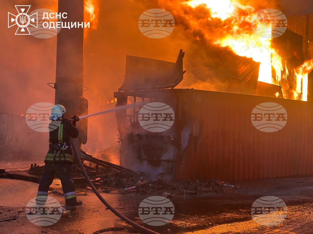 Взривове отекват в Одеса; градът е атакуван от дронове, съобщиха местни канали в "Телеграм"