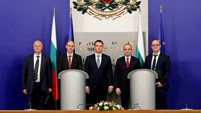 Министерство на транспорта и съобщенията: Започва изграждането на електрически зарядни станции в 35 жп гари в страната