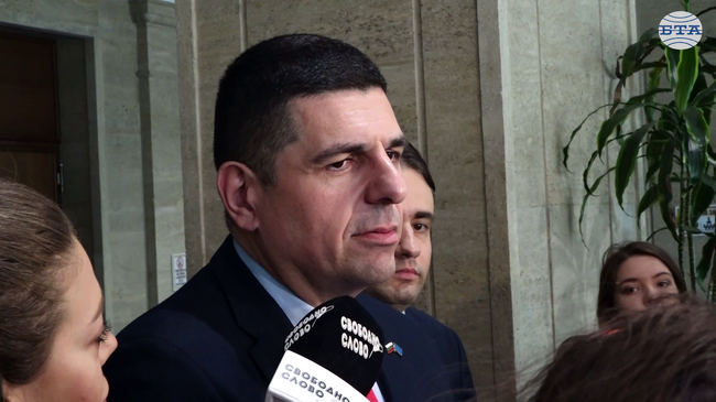 Борисов няма контрол и промените за „Лукойл“ са доказателство в тази посока, каза Ивайло Мирчев от ДБ