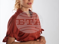 Стефания Колева и Герасим Георгиев-Геро са заедно на сцената в новата пиеса „Оставам за малко“, снимка – екип/Artvent