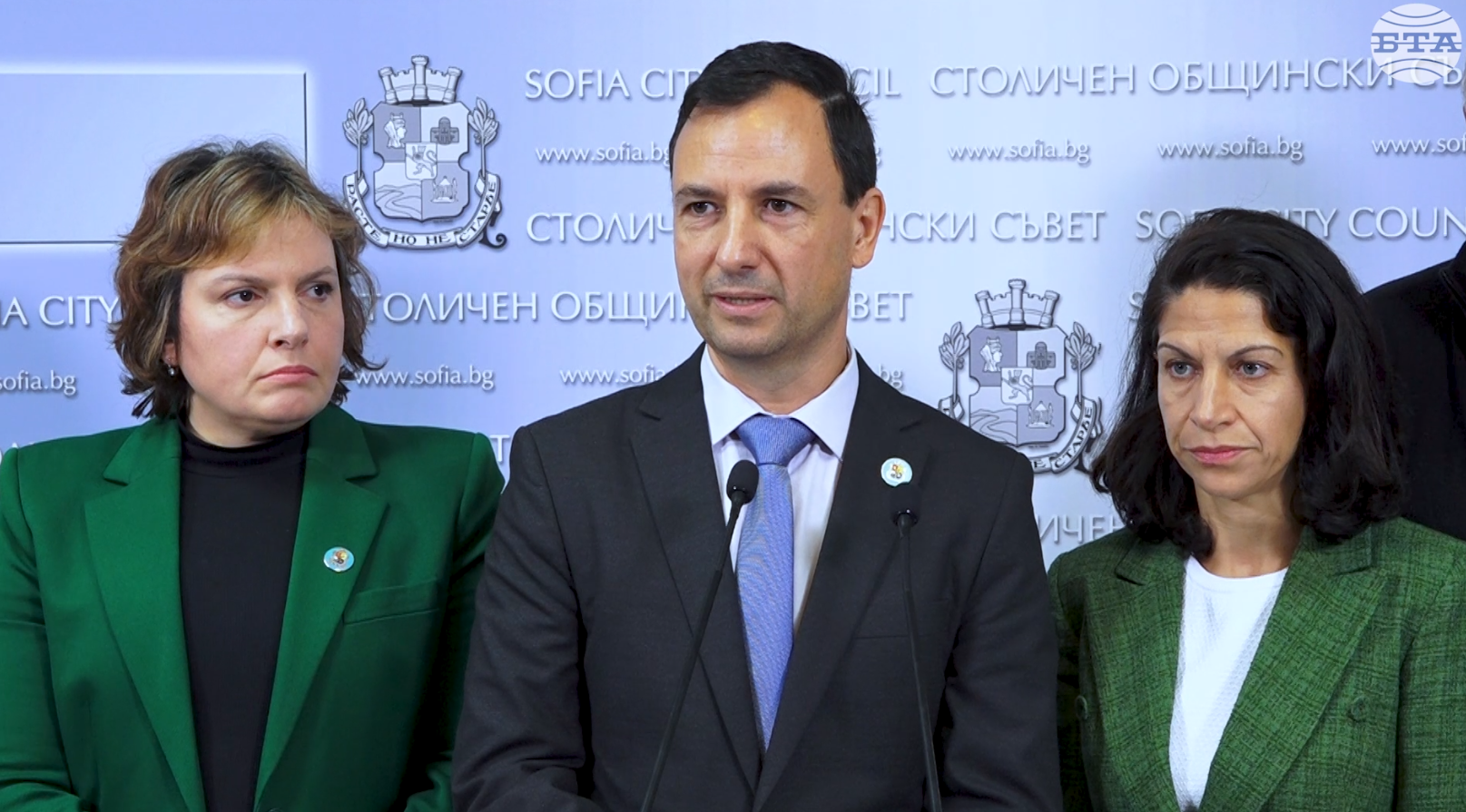 Държавата трябва да застане зад усилията на Столична община за решаване на кризата с боклука, вместо да пречи, заявиха от групата на ПП-ДБ в Столичния общински съвет