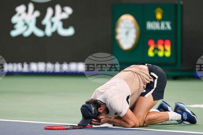 Валентен Вашро победи Холгер Руне и се класира на полуфиналите на турнира по тенис от сериите "Мастърс" в Шанхай