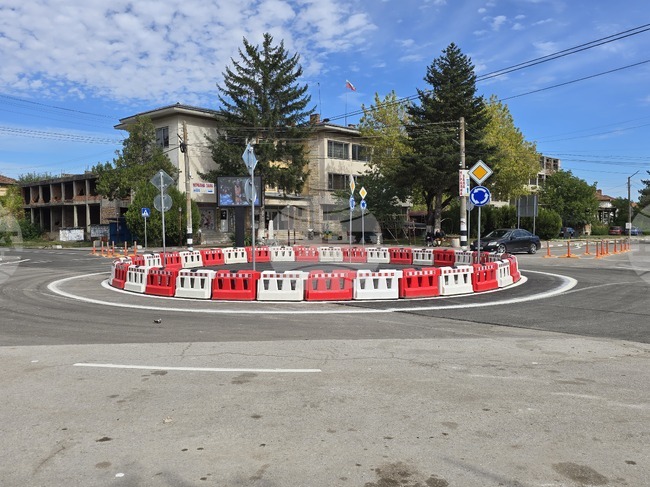 Село Дерманци - кръгово кръстовище