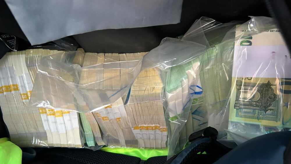 Четирима мъже са арестувани в Пловдив за участие в организирана престъпна група за пране на пари