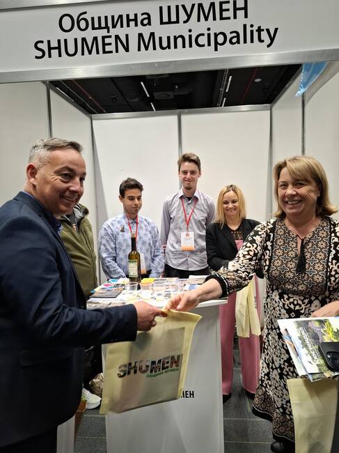 Кметът на Велико Търново и заместник-министрите на туризма и културата посетиха щанда на Шумен на изложението „Културен туризъм“ 