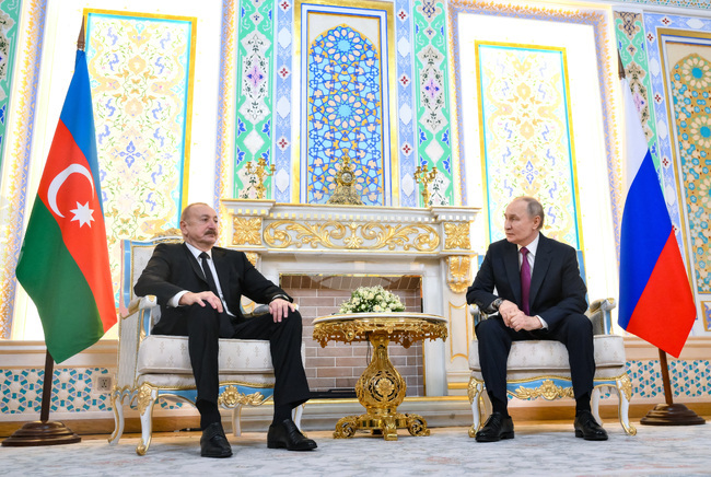 Азербайджан мести под домашен арест руски журналист, обвинен в измама, незаконна стопанска дейност и пране на пари