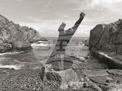 Изложба на Валентин Старчев в Националната галерия. На снимката: „Каин и Авел“, 2011, Колекция Ангел Симеонов, Арт kомплекс Анел – Созопол, България. Снимка: Националната галерия