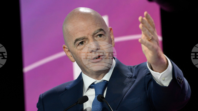 Президентът на ФИФА Джани Инфантино приветства допускането на жени на футболен мач в Иран