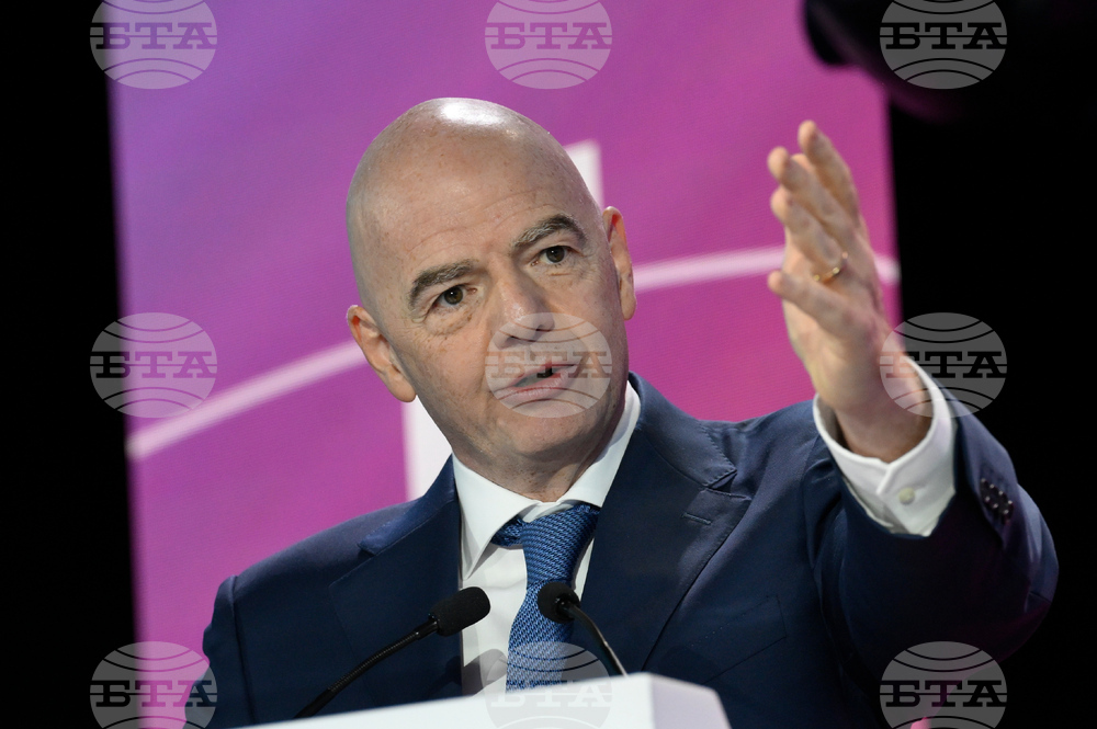 Президентът на ФИФА Джани Инфантино приветства допускането на жени на футболен мач в Иран