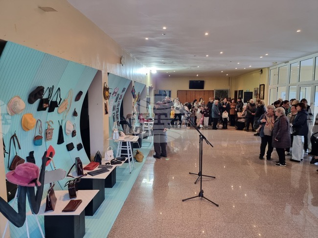 Женската елегантност оживява чрез историята на чантите в изложба в Брезник