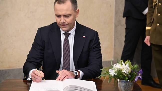 ПАП: Полският президент отхвърли плановете на ЕС за преместване на нелегални мигранти в Полша