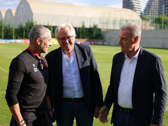 АТА: Легендите на нидерландския футбол Ари Хаан и Рууд Крол посетиха тренировъчния лагер на албанския национален отбор