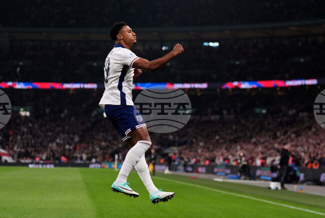 Оли Уоткинс отпадна от състава на Англия