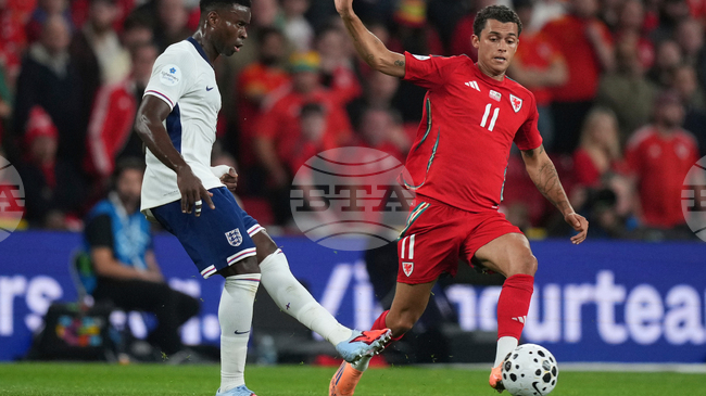 Защитникът Марк Гехи напусна лагера на английския национален отбор по футбол заради контузия