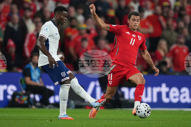 Защитникът Марк Гехи напусна лагера на английския национален отбор по футбол заради контузия