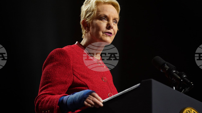 Изпълнителният директор на Световната програма по прехраната на ООН Синди Маккейн заяви, че ще се оттегли от поста по здравословни причини