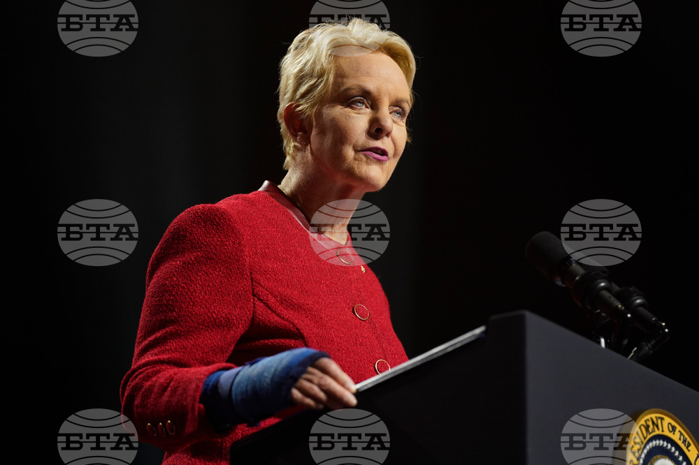 Изпълнителният директор на Световната програма по прехраната на ООН Синди Маккейн заяви, че ще се оттегли от поста по здравословни причини