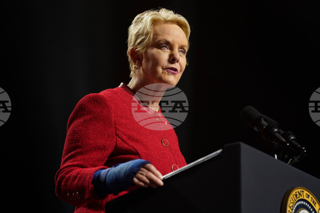 Изпълнителният директор на Световната програма по прехраната на ООН Синди Маккейн заяви, че ще се оттегли от поста по здравословни причини