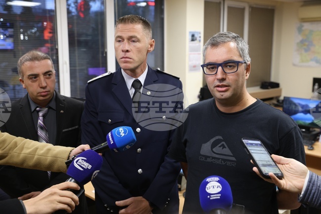 Гражданите да се движат в аварийните ленти при промени в движението, ако е указано със сигнализация, призова Мирослав Ценов, директор на дирекция "Ситуационен център и управление на трафика“