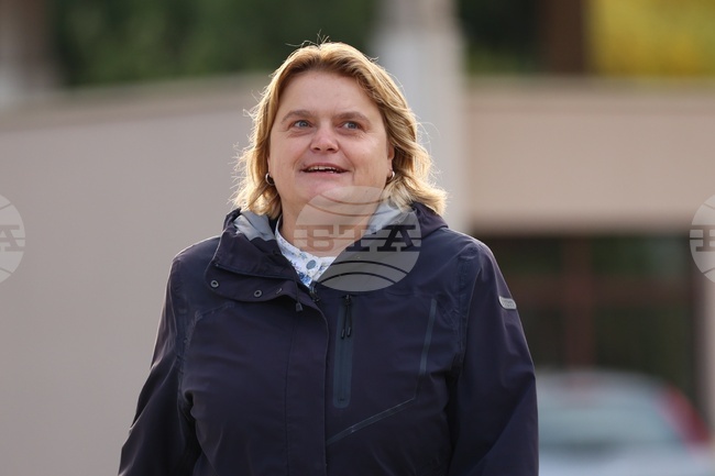 Техническото обезпечаване на сметоизвозването върви към разрешаване, остава да наемем хора, каза Надежда Бобчева