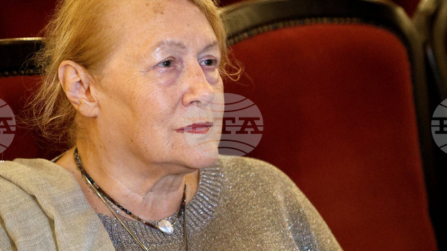 Искаме премиерата ни тази вечер в Благоевград – „Див разказ“, да бъде топла, страстна и изиграна с любов, каза режисьорката Бина Харалампиева