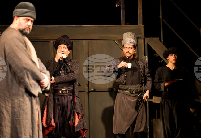 Актьорът трябва да дава максималното от себе си с любов, казва Хенри Ескелинен от Драматичен театър „Стоян Бъчваров“ във Варна