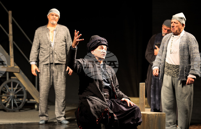 Спектакълът „Време разделно” на варненския театър „Стоян Бъчваров“ гостува в Ямбол