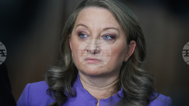 Деница Сачева очаква от министър Борислав Гуцанов законодателни предложения за финансово подпомагане преди Великден и Коледа за гражданите