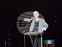 Иво Димчев отбелязва 20 години на експериментална сцена с „Оф! 20“ в зала 1 на НДК, снимки – Даниел Димитров/БТА