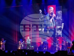 Иво Димчев отбелязва 20 години на експериментална сцена с „Оф! 20“ в зала 1 на НДК, снимки – Даниел Димитров/БТА