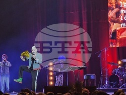 Иво Димчев отбелязва 20 години на експериментална сцена с „Оф! 20“ в зала 1 на НДК, снимки – Даниел Димитров/БТА