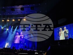 Иво Димчев отбелязва 20 години на експериментална сцена с „Оф! 20“ в зала 1 на НДК, снимки – Даниел Димитров/БТА