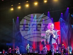 Иво Димчев отбелязва 20 години на експериментална сцена с „Оф! 20“ в зала 1 на НДК, снимки – Даниел Димитров/БТА