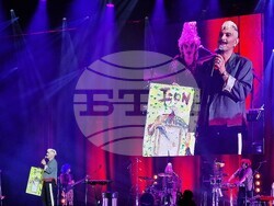 Иво Димчев отбелязва 20 години на експериментална сцена с „Оф! 20“ в зала 1 на НДК, снимки – Даниел Димитров/БТА