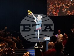 Иво Димчев отбелязва 20 години на експериментална сцена с „Оф! 20“ в зала 1 на НДК, снимки – Даниел Димитров/БТА