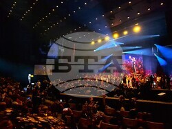 Иво Димчев отбелязва 20 години на експериментална сцена с „Оф! 20“ в зала 1 на НДК, снимки – Даниел Димитров/БТА