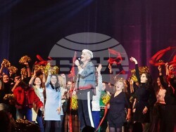 Иво Димчев отбелязва 20 години на експериментална сцена с „Оф! 20“ в зала 1 на НДК, снимки – Даниел Димитров/БТА