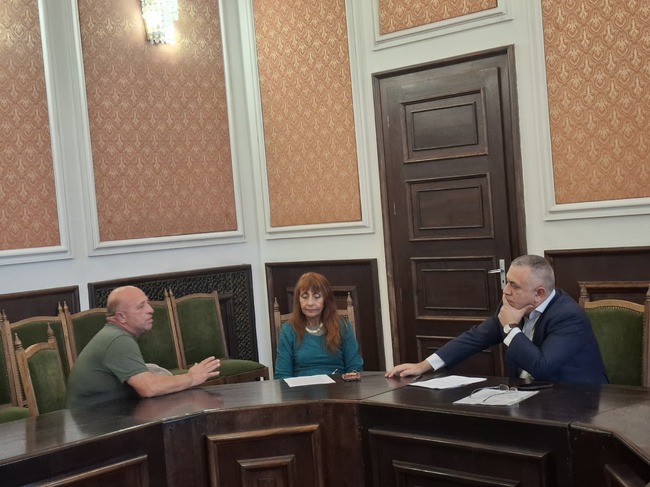 Жители на общината с молба за съдействие и благодарност в приемния ден на кмета Стефан Радев