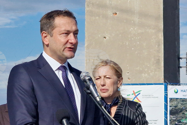 Ваксинацията по преживните животни е крайна стъпка, защото тя може да окаже негативен ефект върху износа на месо, каза еврокомисарят Кристоф Хансен