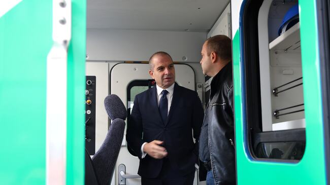 Гроздан Караджов: 100% от бързите влакове вече се обслужват от нови локомотиви Siemens Smartron 