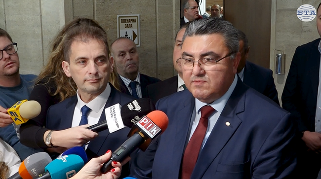 От ПГ "Алианс за права и свободи" подписаха искането за оставка на председателя на Комисията за противодействие на корупцията Антон Славчев