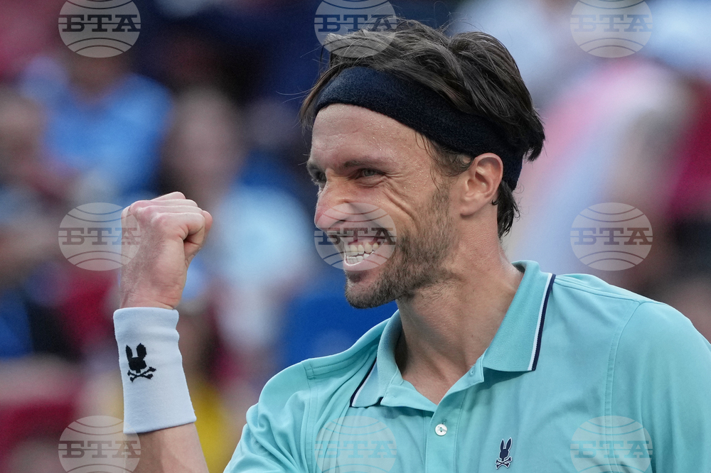 Артюр Риндернеш отстрани Феликс Оже-Алиасим на тенис турнира в Шанхай и ще играе първия си полуфинал на ниво "Мастърс 1000"